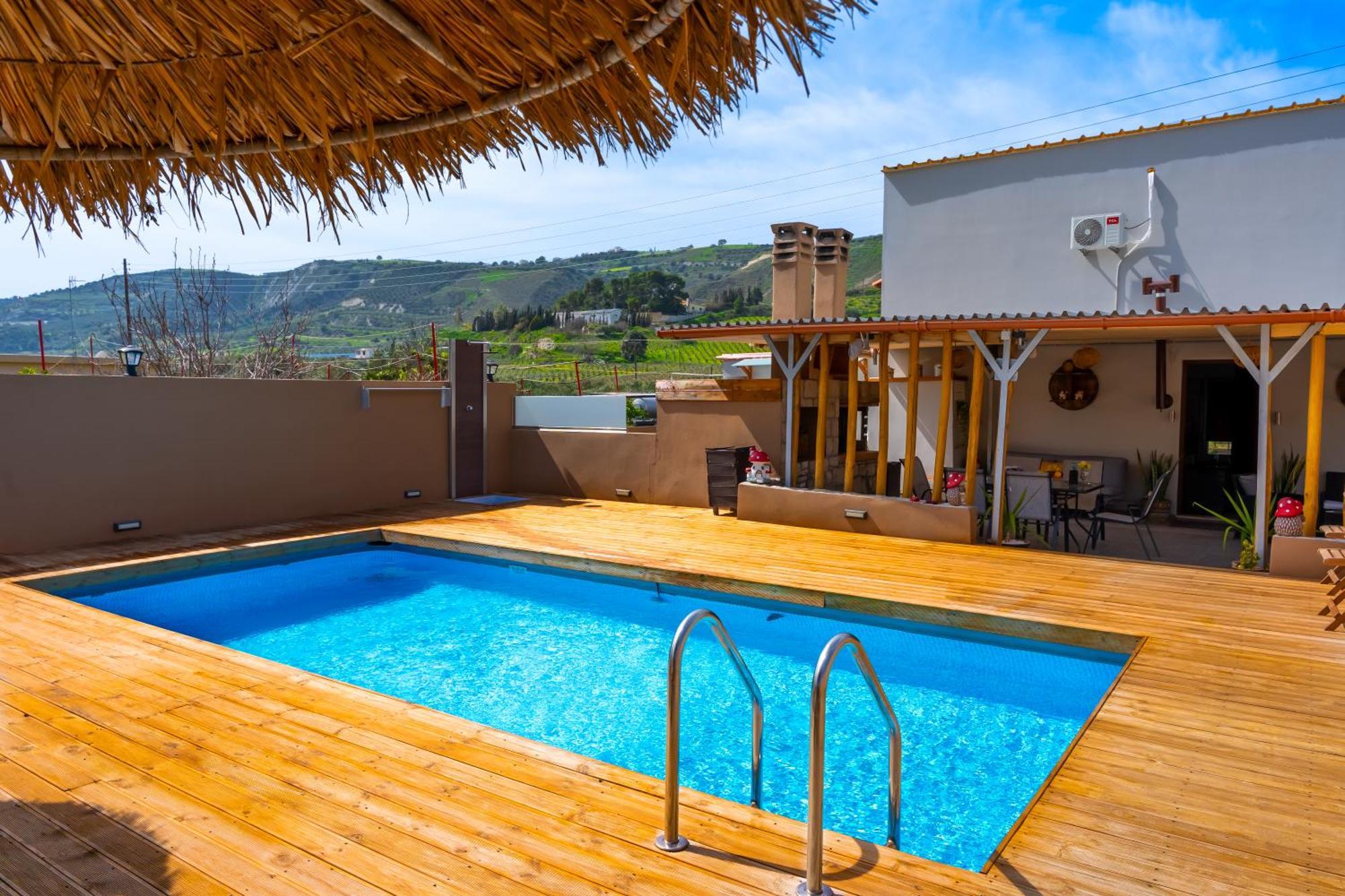 With Pool & Private Parking Сasa de vacaciones *